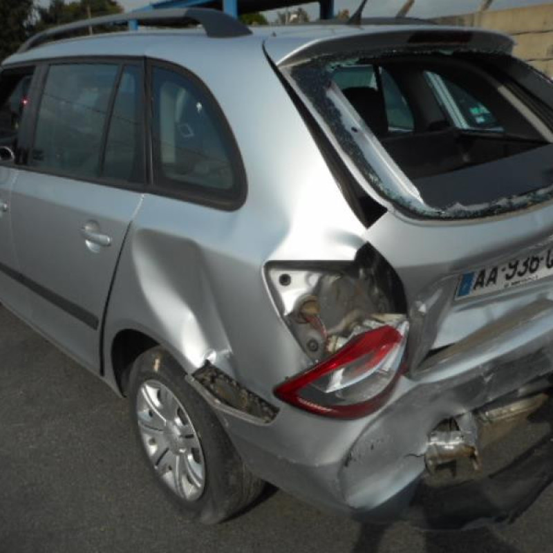 Pretensionneur de ceinture avant droit SKODA FABIA 2 Photo n°9