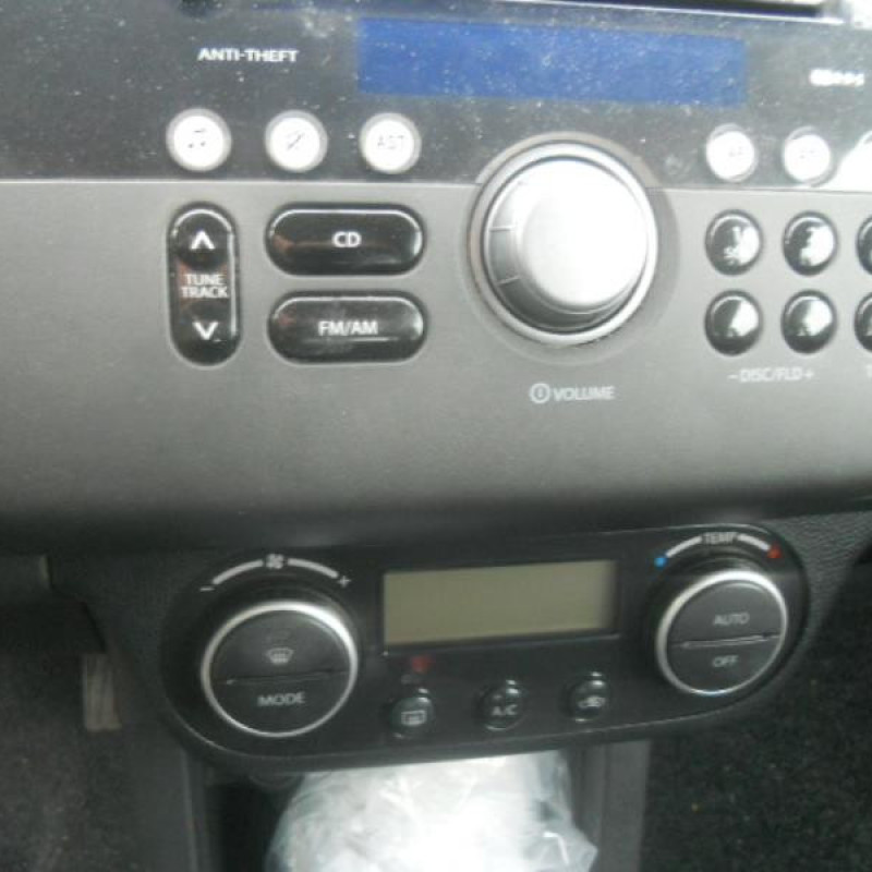 Pretensionneur de ceinture avant droit SUZUKI SWIFT 3 Photo n°10