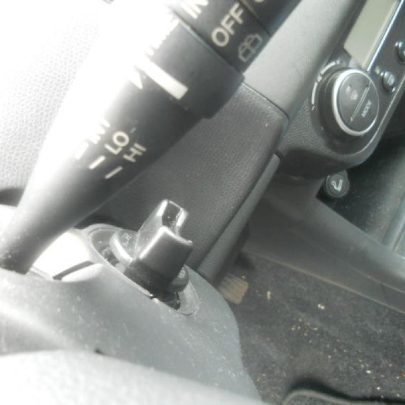 Pretensionneur de ceinture avant droit SUZUKI SWIFT 3 Photo n°11