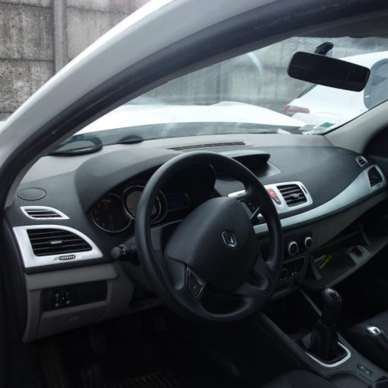 Pretensionneur de ceinture avant droit RENAULT MEGANE 3 Photo n°8