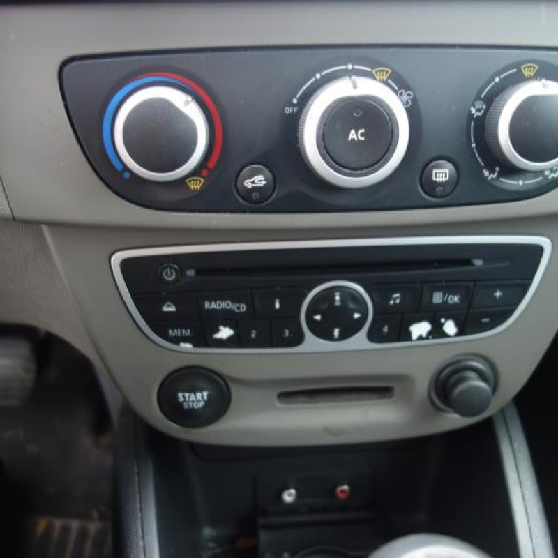 Pretensionneur de ceinture avant droit RENAULT MEGANE 3 Photo n°9