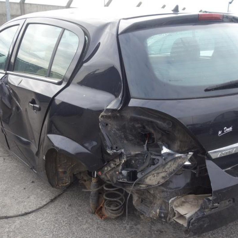 Malle/Hayon arriere OPEL ASTRA H Photo n°6