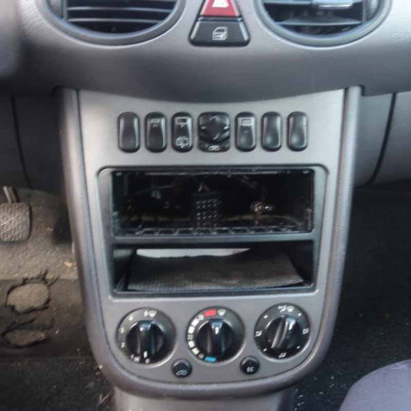 Serrure avant droit MERCEDES CLASSE A 168 Photo n°8