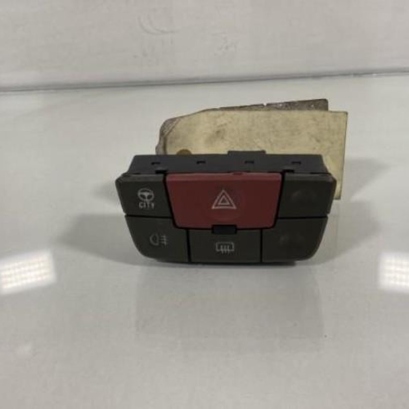Bouton de warning FIAT PANDA 2 Photo n°1