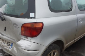 Serrure avant droit TOYOTA YARIS 1