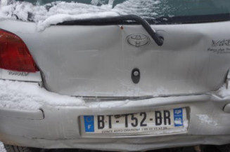 Serrure avant droit TOYOTA YARIS 1