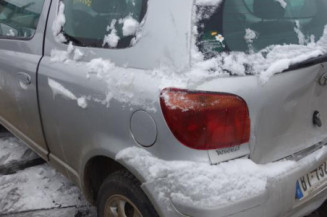 Serrure avant droit TOYOTA YARIS 1