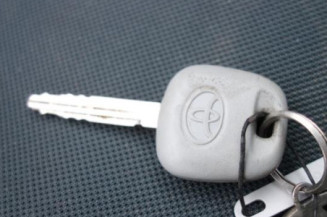 Serrure avant droit TOYOTA YARIS 1