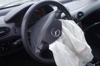 Serrure avant droit MERCEDES CLASSE A 168