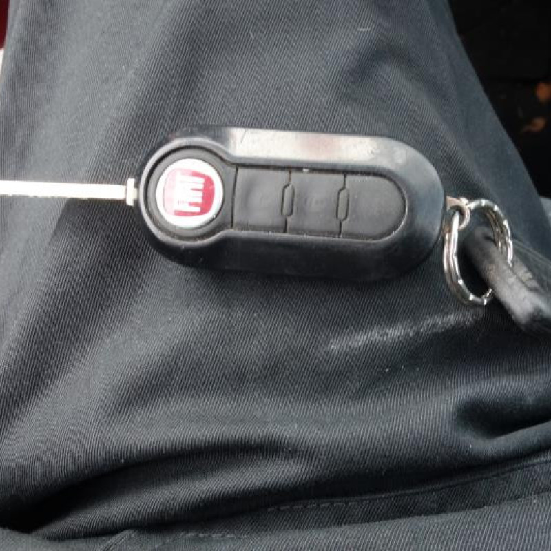 Attache ceinture avant droit FIAT GRANDE PUNTO Photo n°11