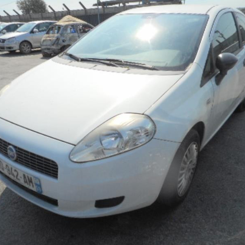 Pretensionneur de ceinture avant droit FIAT GRANDE PUNTO Photo n°4