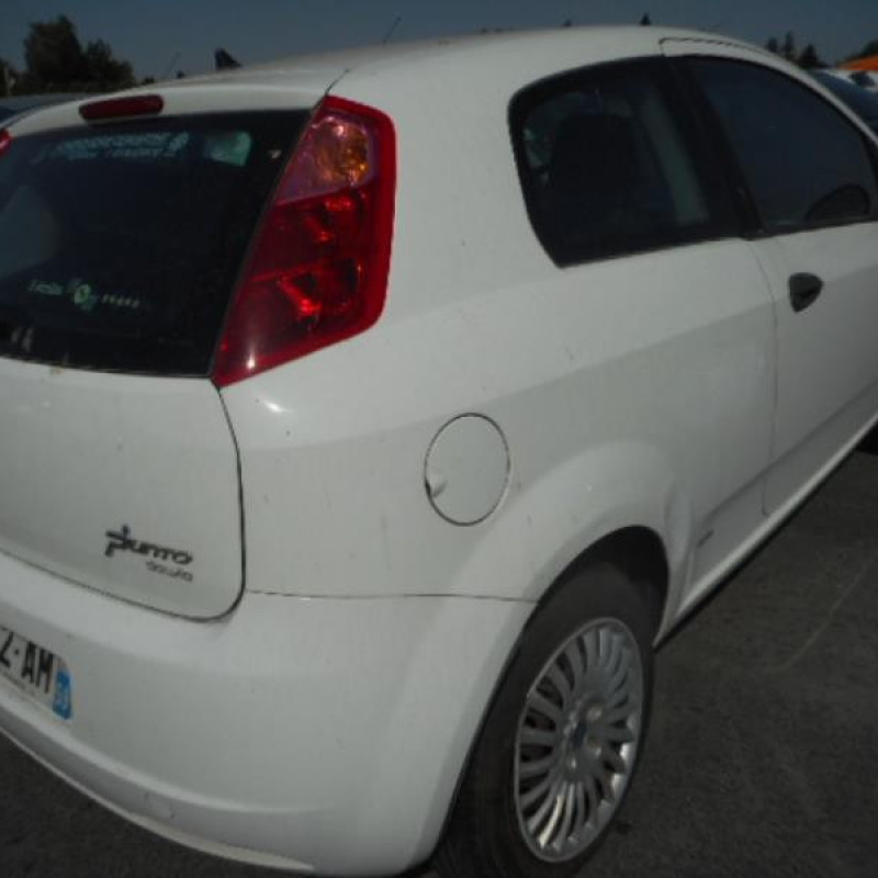 Pretensionneur de ceinture avant droit FIAT GRANDE PUNTO Photo n°6