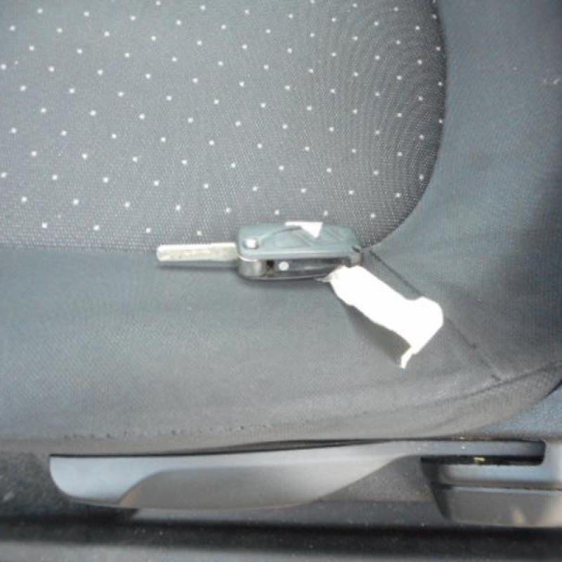 Pretensionneur de ceinture avant droit FIAT GRANDE PUNTO Photo n°11