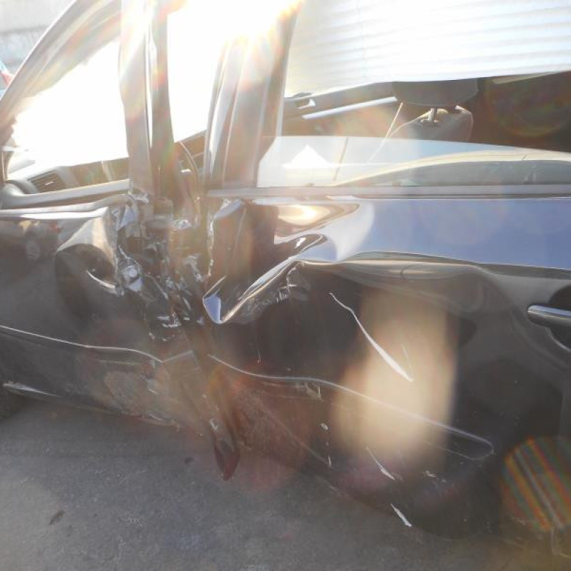 Renfort pare choc avant (traverse) VOLKSWAGEN GOLF 5 Photo n°6