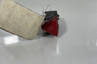 Bouton de warning VOLKSWAGEN GOLF 5 Photo n°1