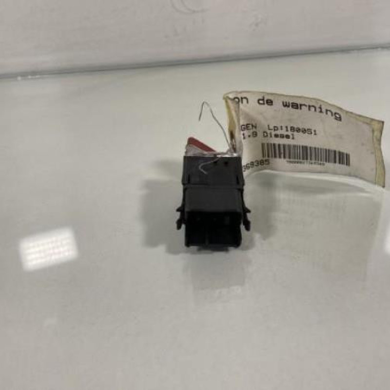 Bouton de warning VOLKSWAGEN GOLF 5 Photo n°3
