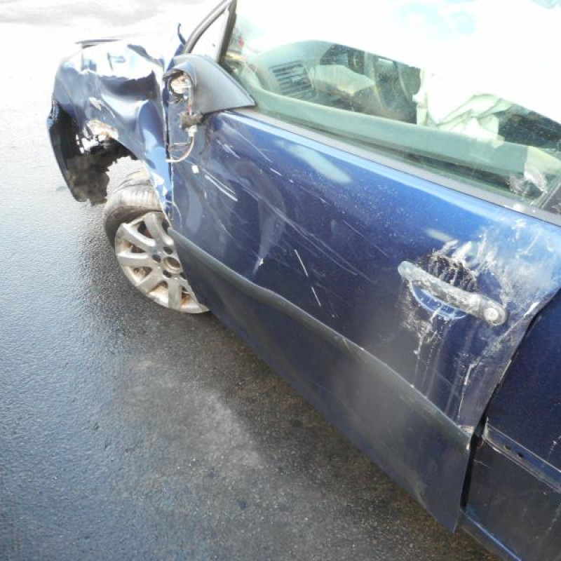 Bouton de warning VOLKSWAGEN GOLF 5 Photo n°8