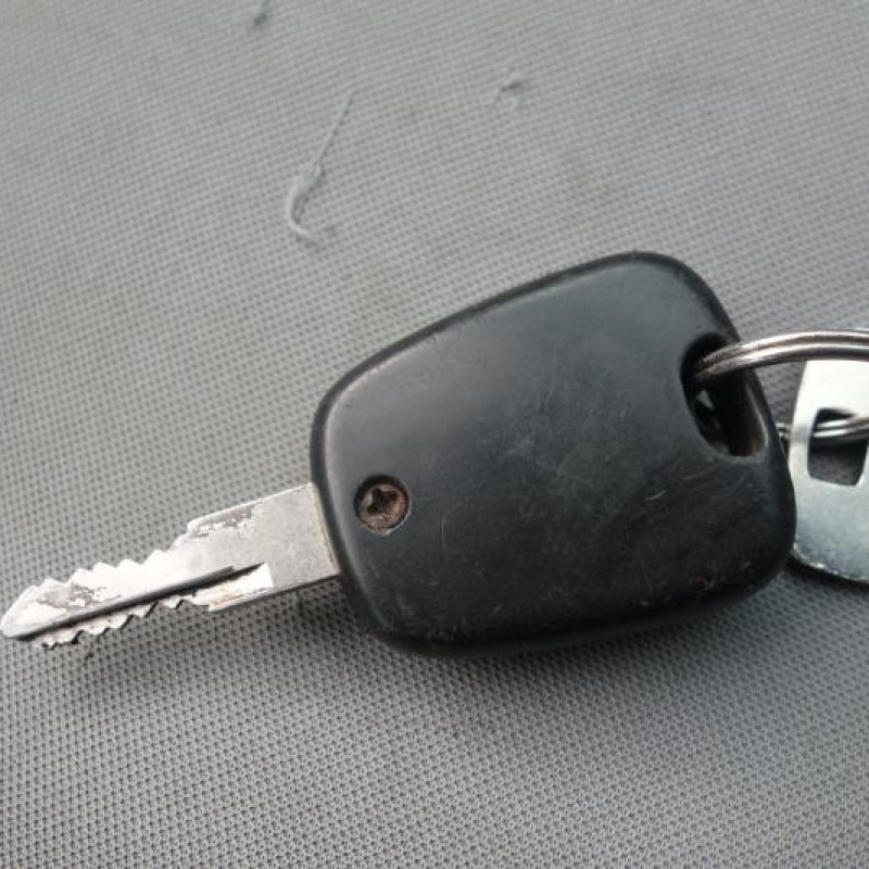 Bouton de warning PEUGEOT 206 Photo n°12