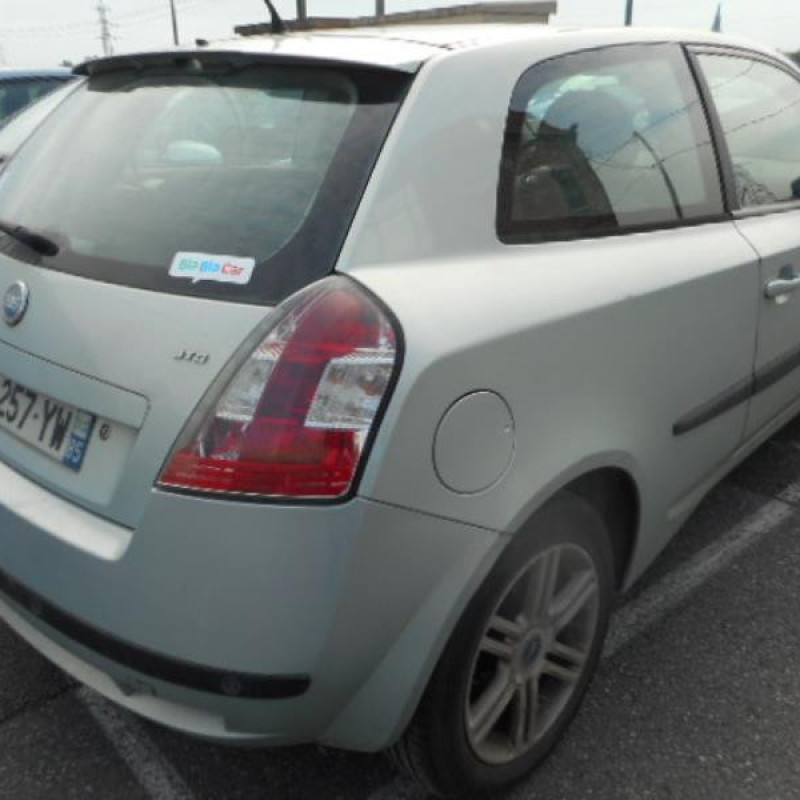 Malle/Hayon arriere FIAT STILO Photo n°7