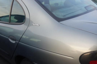 Retroviseur droit RENAULT MEGANE 1