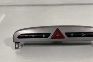 Bouton de warning PEUGEOT 308 1 Photo n°1