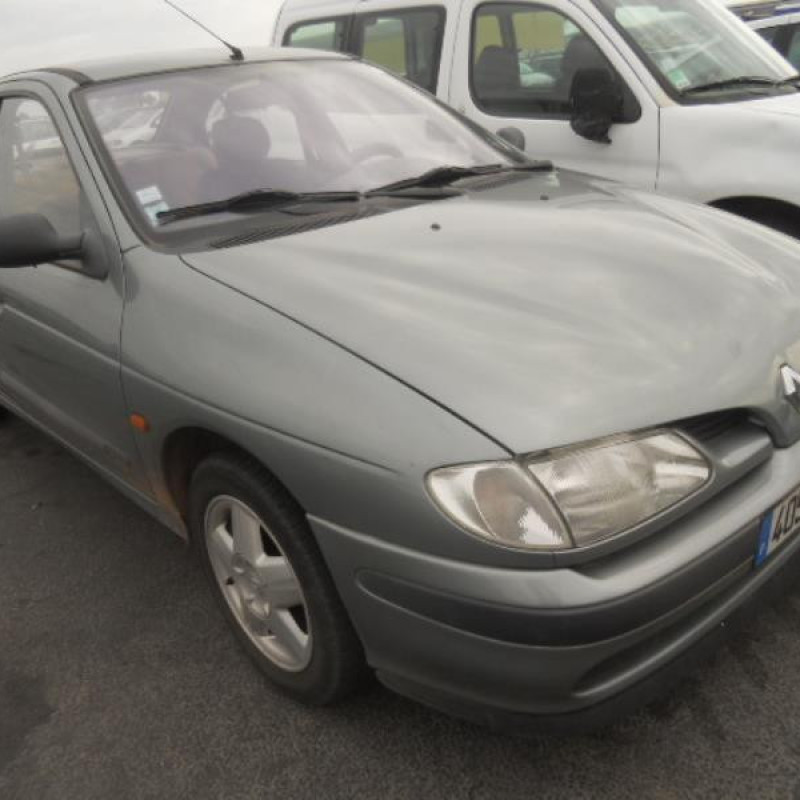 Malle/Hayon arriere RENAULT MEGANE 1 Photo n°4