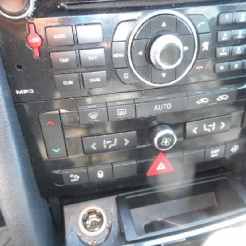 Bouton de warning PEUGEOT 407 Photo n°10