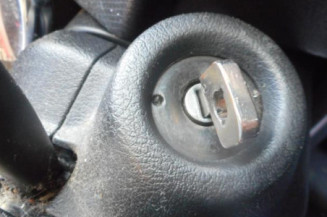 Bras essuie glace avant gauche PEUGEOT 207