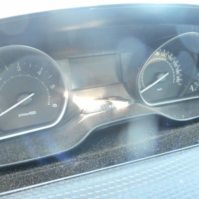 Leve vitre electrique avant droit PEUGEOT 2008 1 Photo n°11