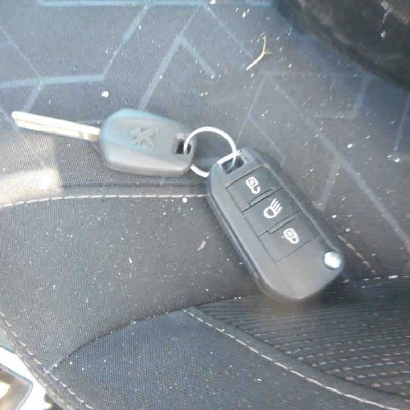 Leve vitre electrique avant droit PEUGEOT 2008 1 Photo n°12