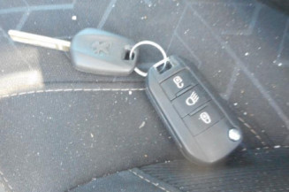 Eclairage de plafonnier PEUGEOT 2008 1