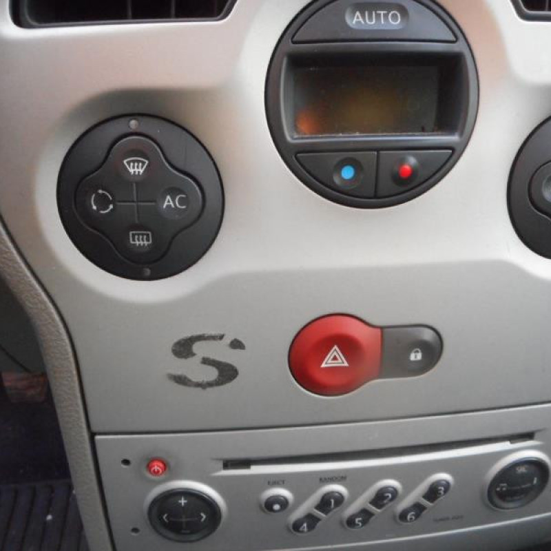 Pretensionneur de ceinture arriere gauche RENAULT MODUS Photo n°9