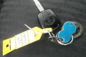 Serrure avant droit TOYOTA COROLLA 10