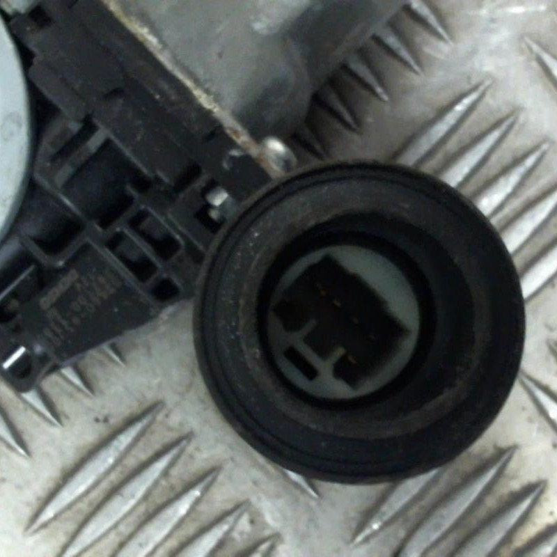 Leve vitre electrique avant gauche SUZUKI SWIFT 3 Photo n°1