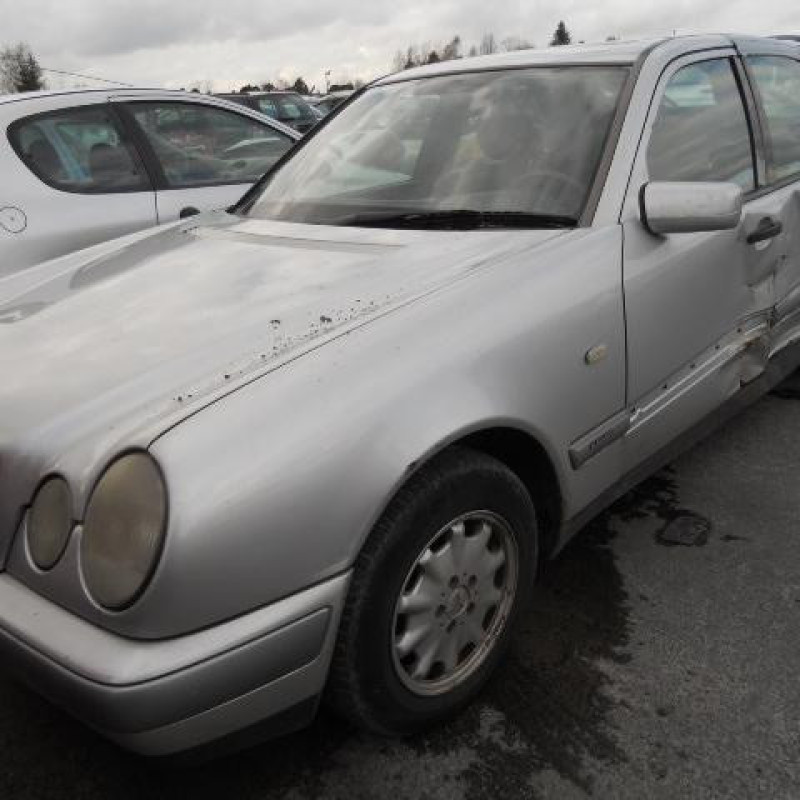 Demarreur MERCEDES CLASSE E 210 Photo n°3