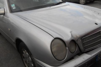 Demarreur MERCEDES CLASSE E 210