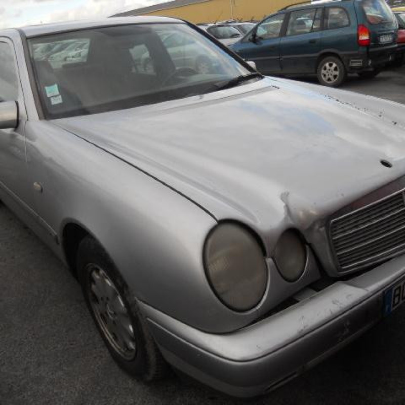 Demarreur MERCEDES CLASSE E 210 Photo n°4