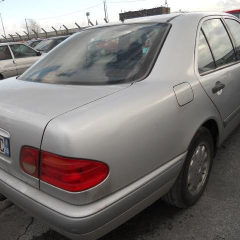 Demarreur MERCEDES CLASSE E 210 Photo n°5