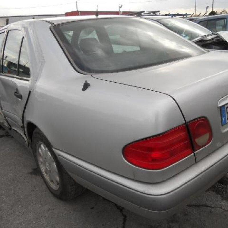 Demarreur MERCEDES CLASSE E 210 Photo n°6