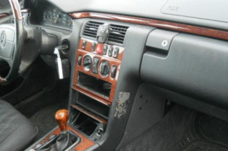 Demarreur MERCEDES CLASSE E 210