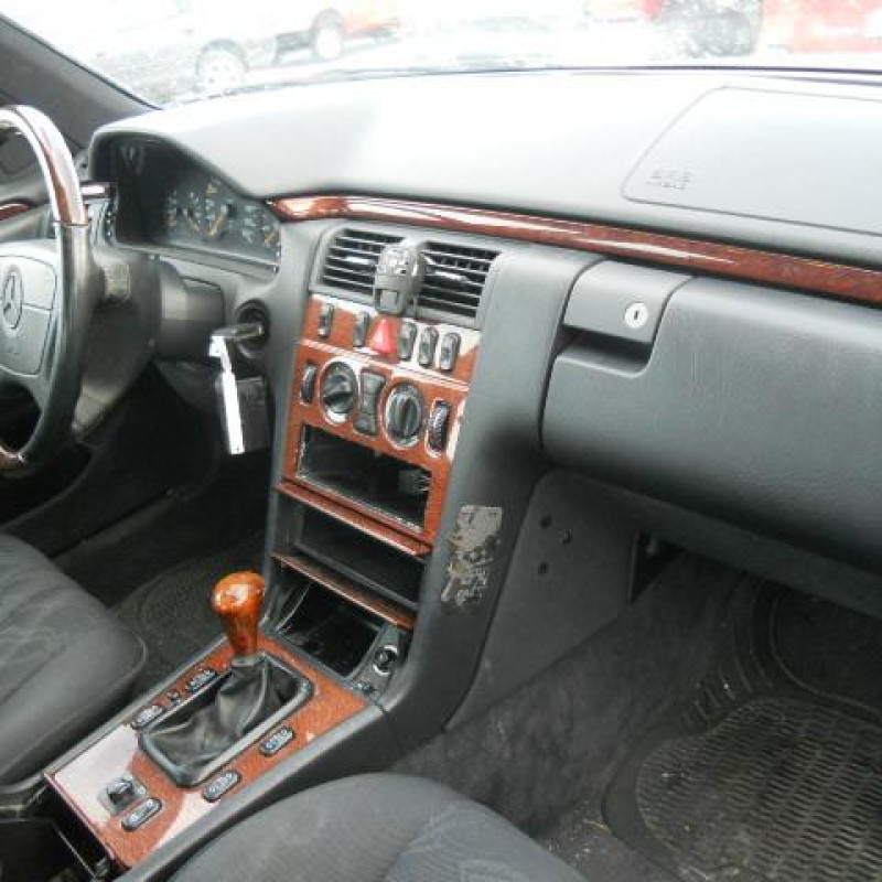Demarreur MERCEDES CLASSE E 210 Photo n°8