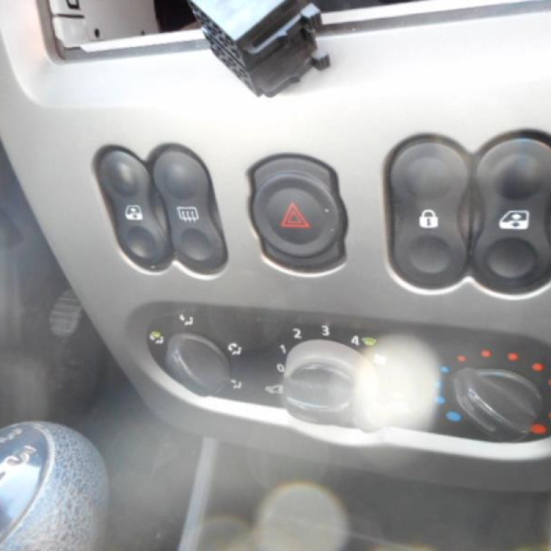 Trappe d'essence DACIA SANDERO 1 Photo n°9