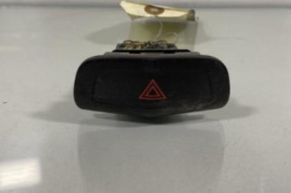 Bouton de warning NISSAN PRIMERA 3 Photo n°1