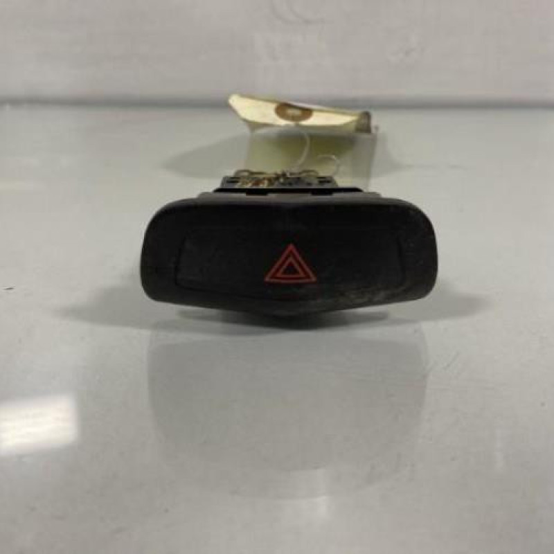 Bouton de warning NISSAN PRIMERA 3 Photo n°1