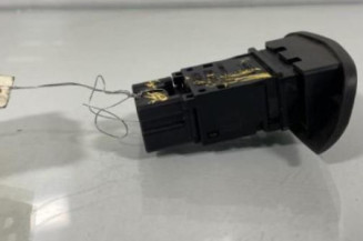 Bouton de warning NISSAN PRIMERA 3