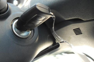 Serrure avant droit FORD FIESTA 6