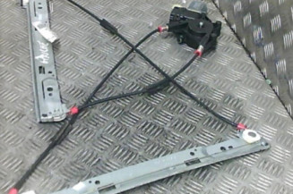Leve vitre electrique avant droit FORD FIESTA 6 Photo n°1