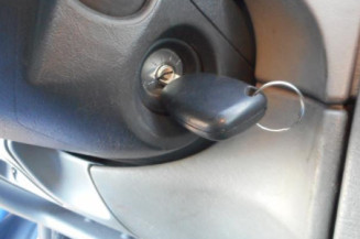 Serrure avant droit RENAULT TRAFIC 2