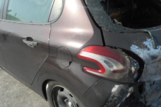 Bras essuie glace avant droit PEUGEOT 208 1