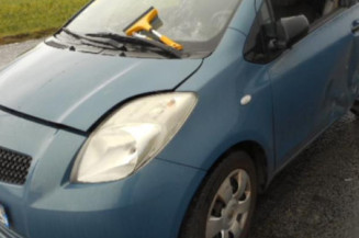 Serrure avant droit TOYOTA YARIS 2
